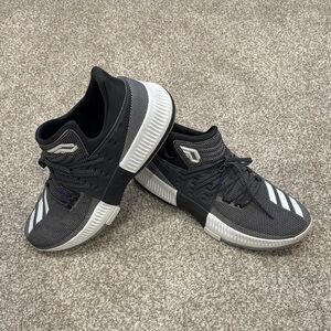 Men's Damien Lillard Basketball Shoes